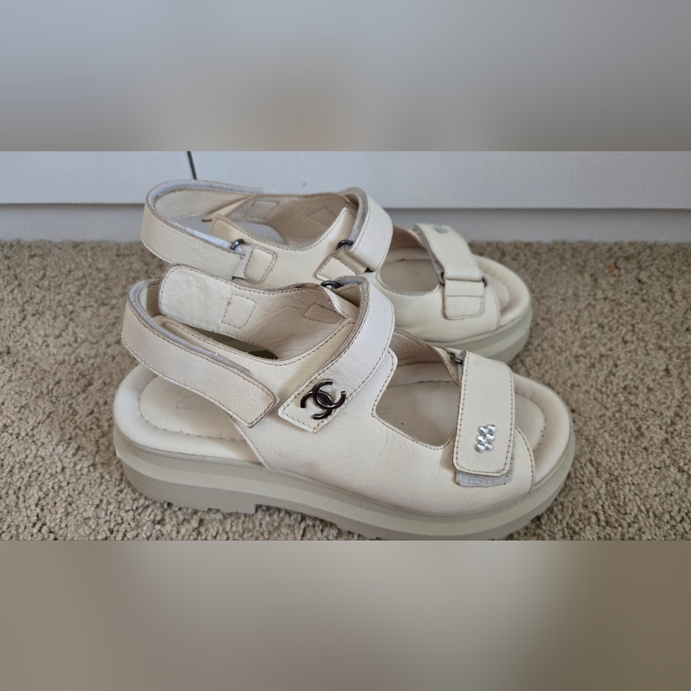 Leather Slide Women Size 6 US Beige  CC Logo Mule Strap Flat Sandals